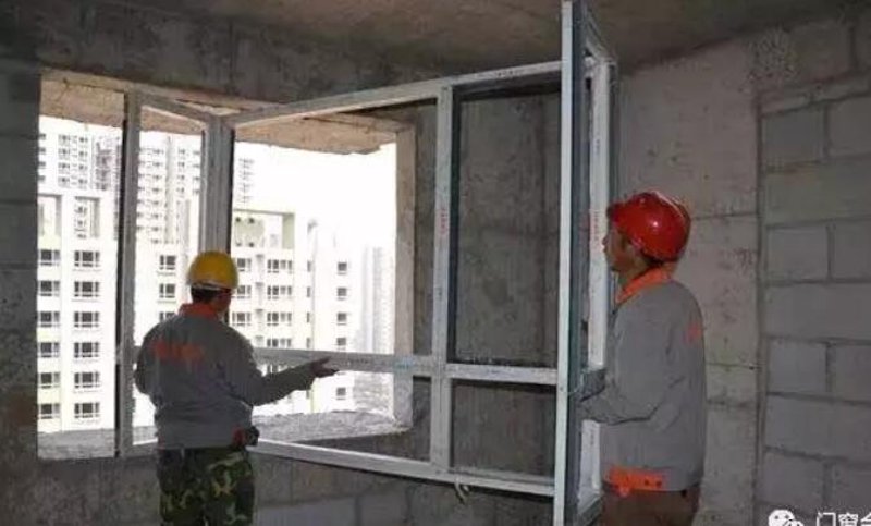 门窗安装之光:玻璃门窗在现代建筑中的应用与选择